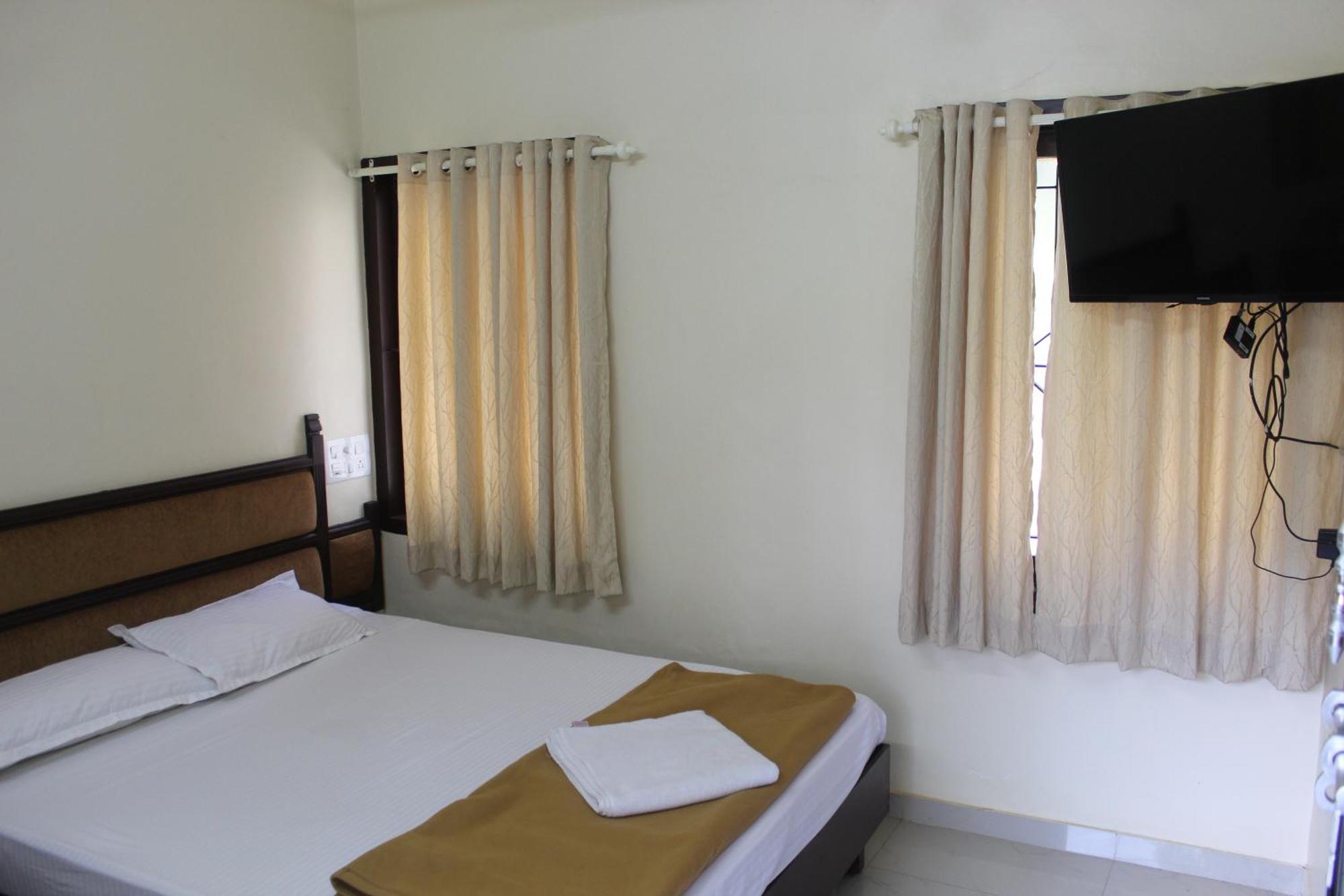 Anna Hotel Thiruvananthapuram Bagian luar foto