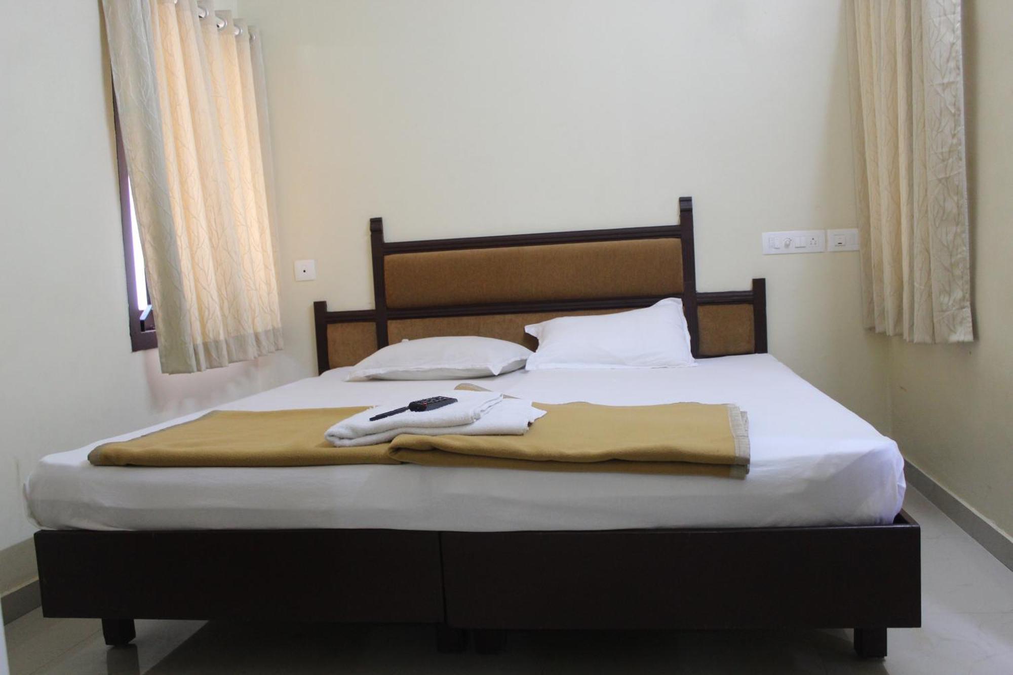 Anna Hotel Thiruvananthapuram Bagian luar foto