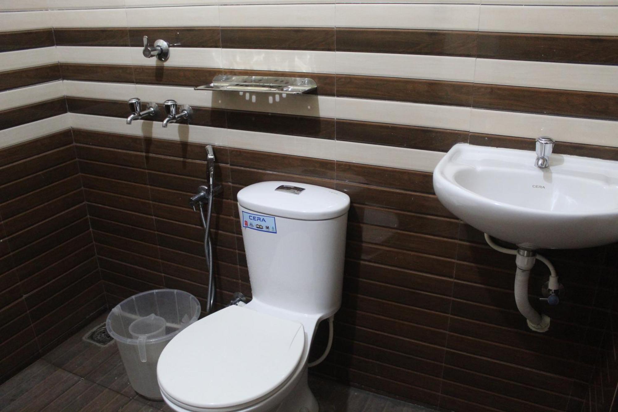 Anna Hotel Thiruvananthapuram Bagian luar foto