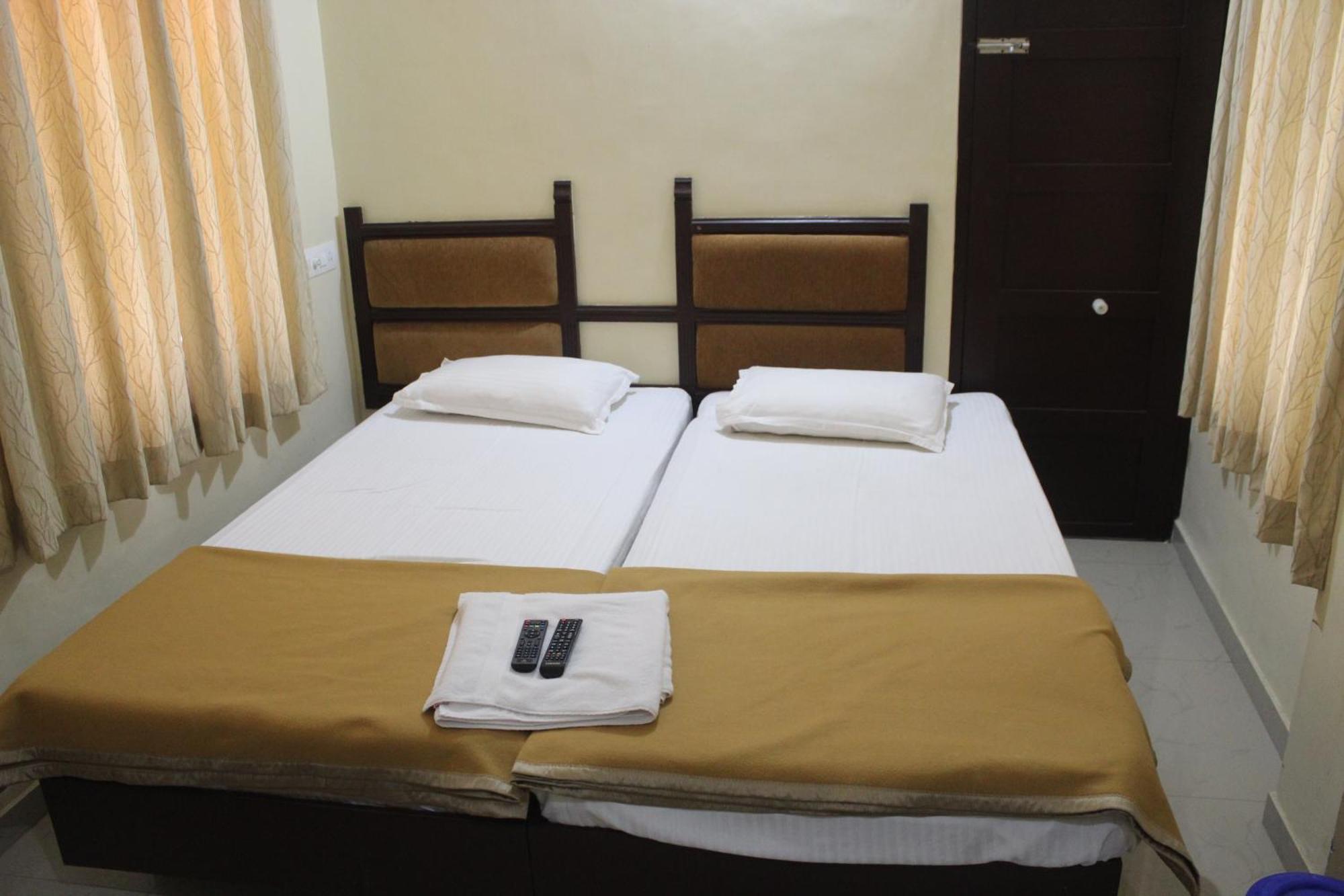 Anna Hotel Thiruvananthapuram Bagian luar foto