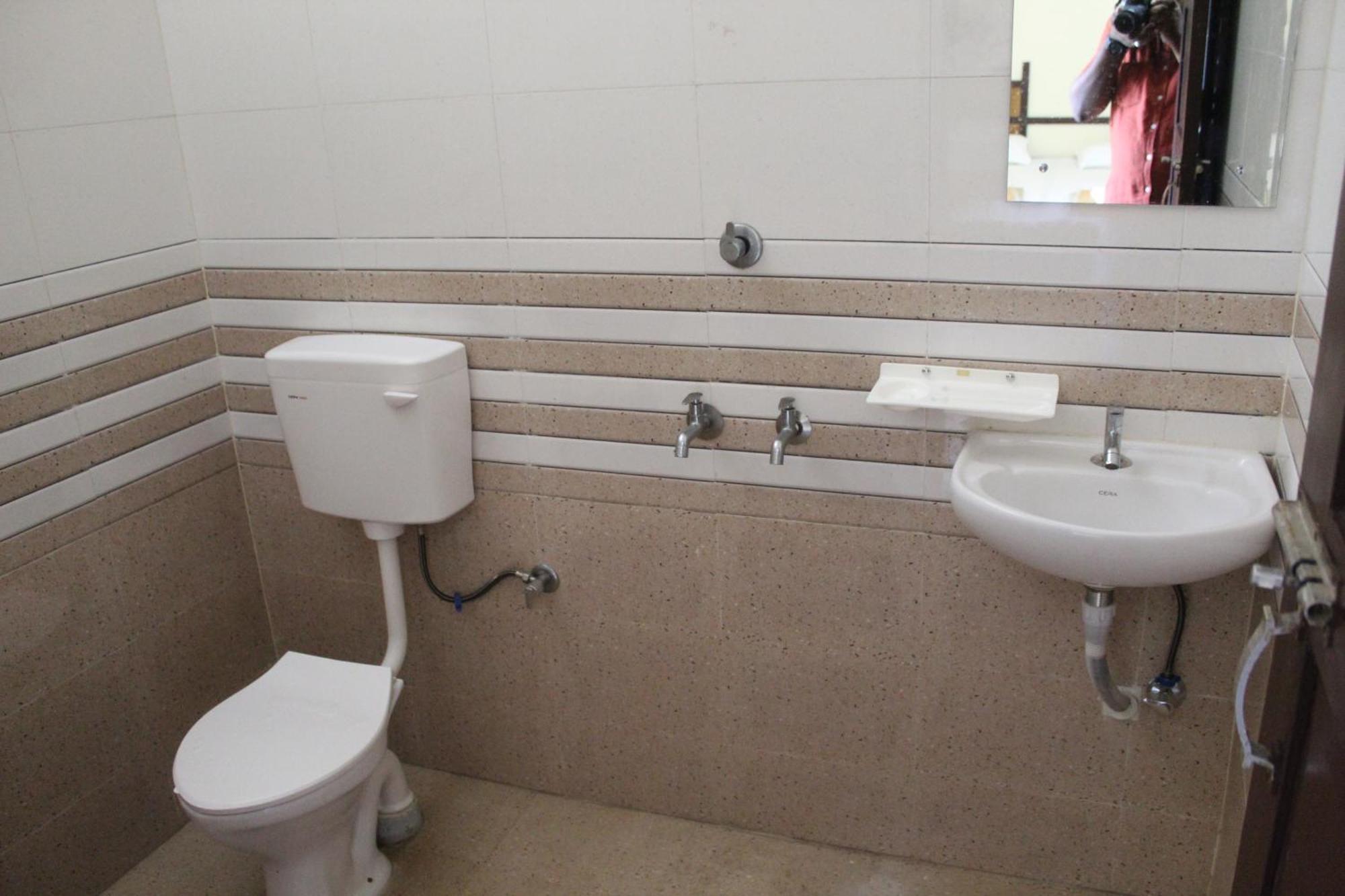 Anna Hotel Thiruvananthapuram Bagian luar foto