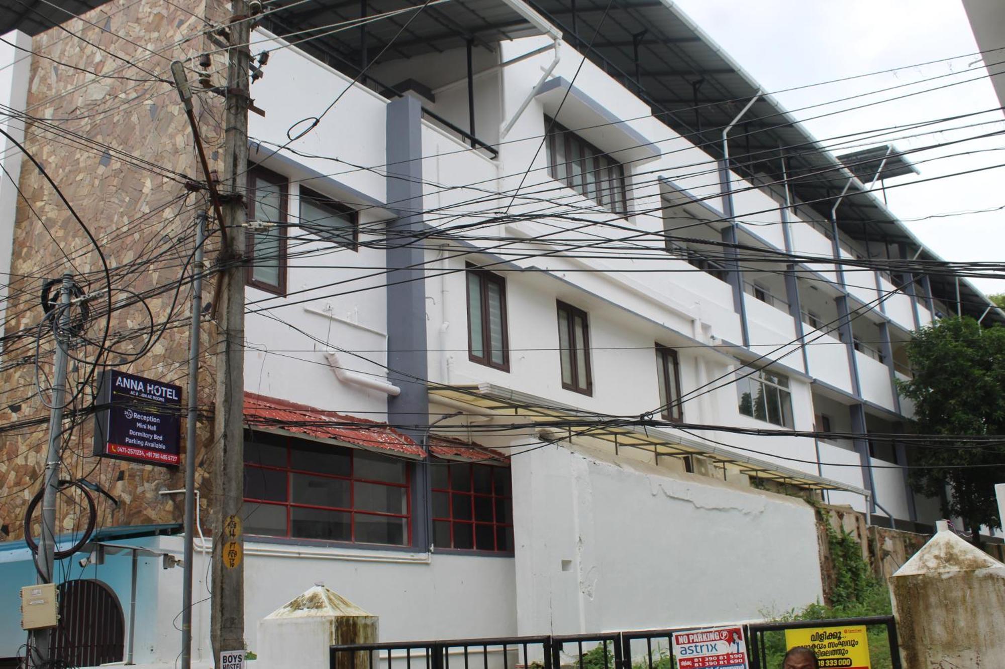 Anna Hotel Thiruvananthapuram Bagian luar foto