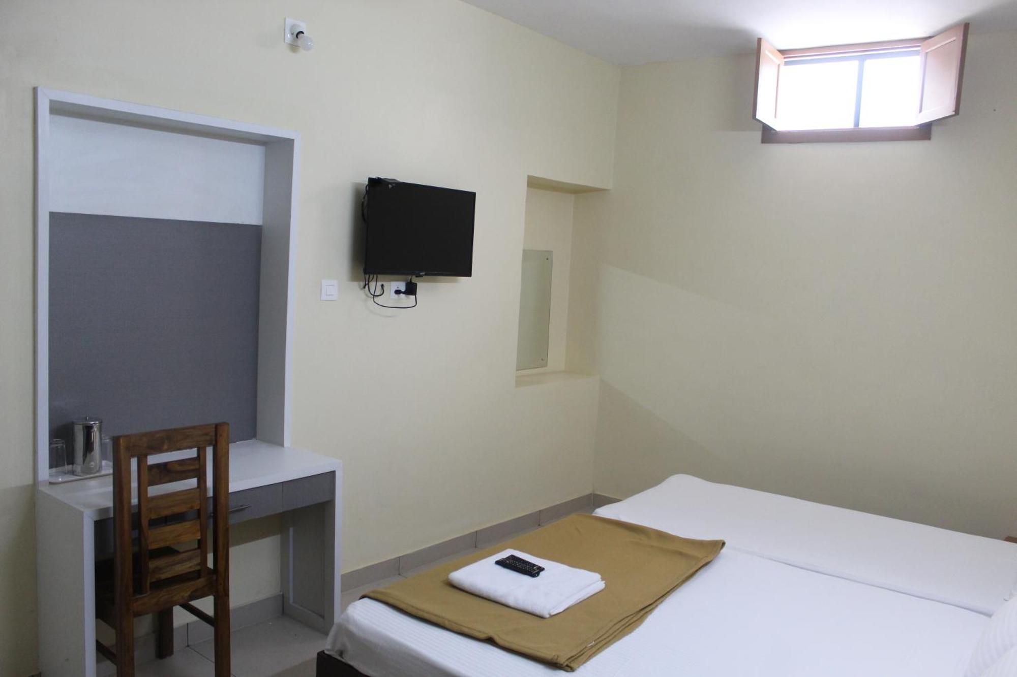 Anna Hotel Thiruvananthapuram Bagian luar foto