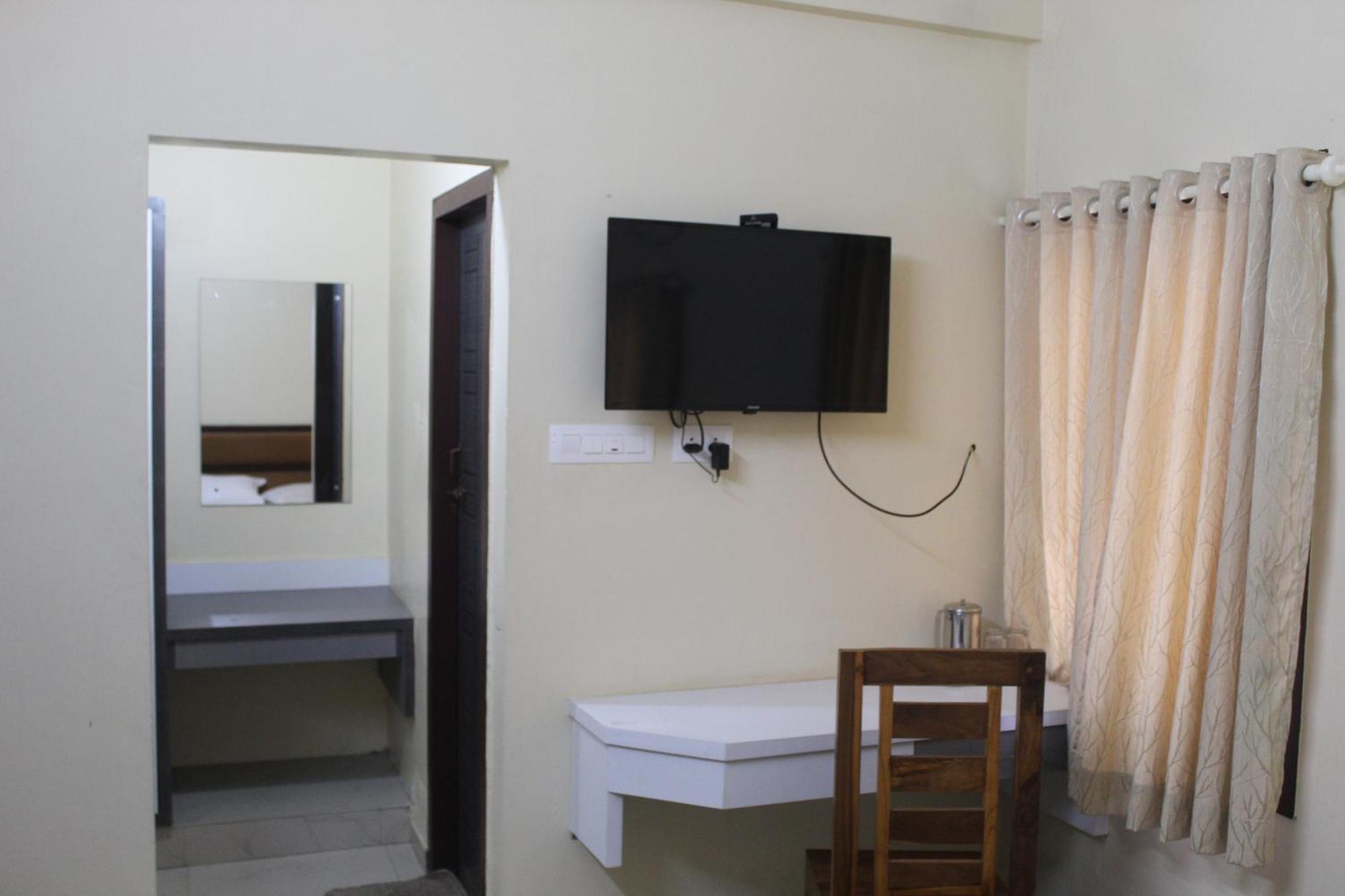 Anna Hotel Thiruvananthapuram Bagian luar foto