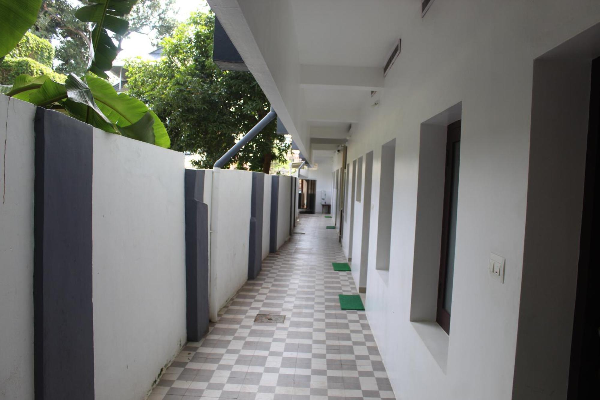 Anna Hotel Thiruvananthapuram Bagian luar foto