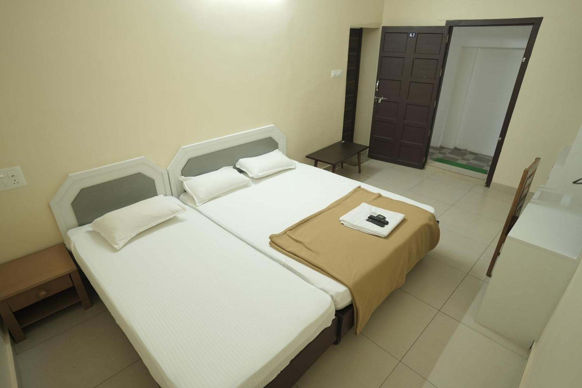 Anna Hotel Thiruvananthapuram Bagian luar foto