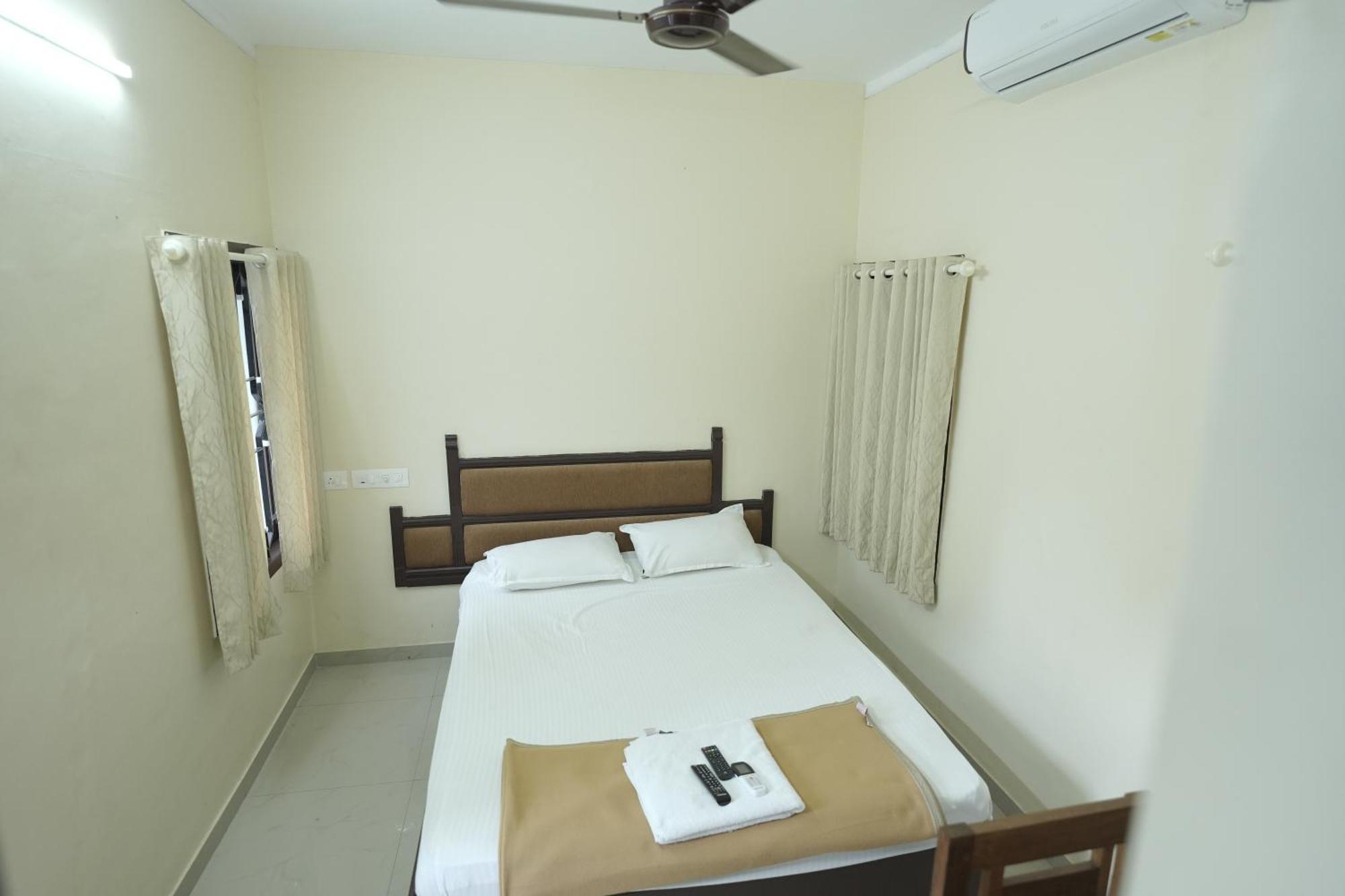 Anna Hotel Thiruvananthapuram Bagian luar foto